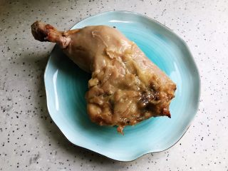 2、油醋汁藤椒风味手撕鸡の吐司水果沙拉,前天吃了其他部分,留了鸡腿