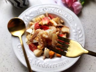 12、油醋汁藤椒风味手撕鸡の吐司水果沙拉,好吃的不要不要的