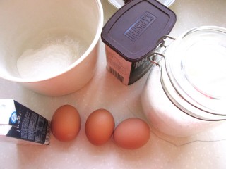 1、可可奶油裸蛋糕,所有材料称重备用。