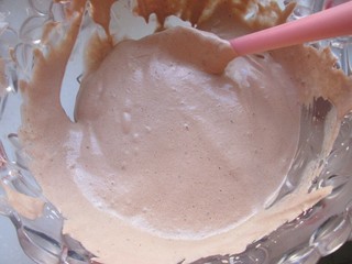 8、可可奶油裸蛋糕,成细腻的蛋糕糊。