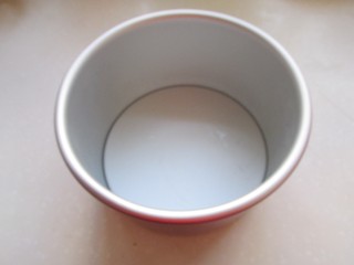 9、可可奶油裸蛋糕,把学厨加高六寸玫瑰粉蛋糕模洗净擦干。