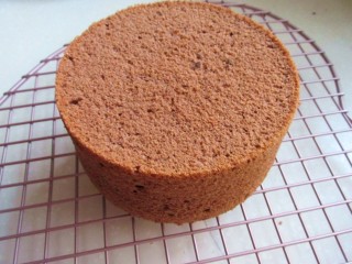 11、可可奶油裸蛋糕,轻松脱模。