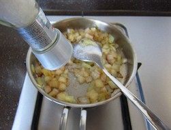 10、法式红酒金枪鱼面包,加入适量盐调味