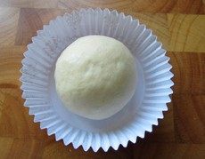 19、法式红酒金枪鱼面包,略整圆后，放进纸膜