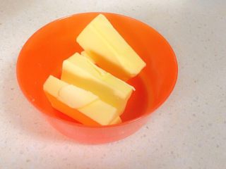 1、网红雪花酥,黄油室温软化