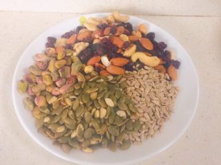 5、网红雪花酥,各类坚果