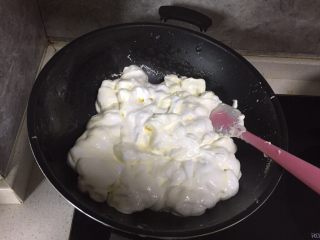 8、网红雪花酥,小火不停翻拌