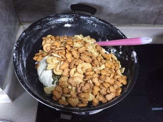 13、网红雪花酥,加入饼干