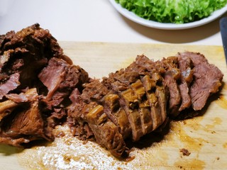 15、五香酱牛肉,凉凉切片