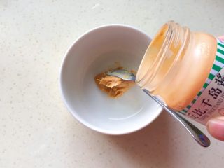 6、碧绿脆爽冰草沙拉,加入两勺千岛酱