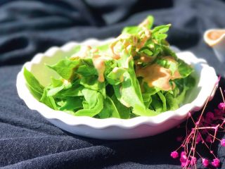 12、碧绿脆爽冰草沙拉,拌一拌就可以吃了！这个酱汁也太棒了……