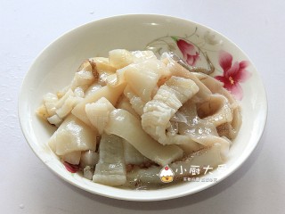3、过年菜----泰式海鲜沙拉,洗净切花刀