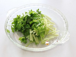 6、过年菜----泰式海鲜沙拉,香芹切段