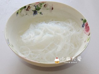 8、过年菜----泰式海鲜沙拉,粉丝用开水泡开