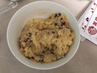 23、#甜食#椰香蔓越莓月饼,搅拌均匀