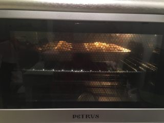 13、迷你热狗包,烤箱预热180度上下火中层20分钟左右