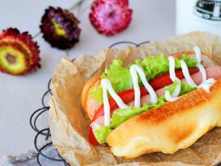 16、迷你热狗包,冲上一杯热牛奶