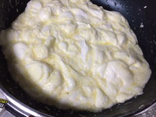 9、可以拉丝的牛扎饼,不停搅拌