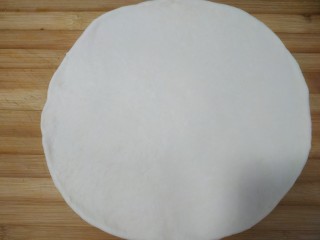 5、奥尔良鸡肉披萨,擀成面饼
