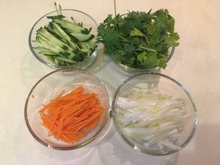 13、中式鸡肉沙拉,沙拉菜准备好了