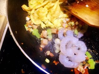 23、虾仁什锦蛋炒饭,虾仁和23炒制变色