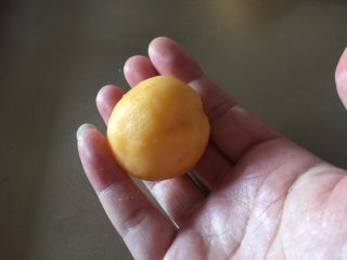 19、流心奶黄月饼,包起来，一定要把口给收紧，以免流馅