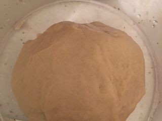 1、香肠芝士披萨,然后将面团发酵2倍大。