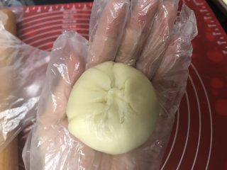 18、麻薯肉松蛋黄酥,捏紧收口