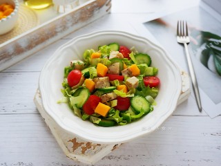 11、百变水果   鸡肉果蔬沙拉,颜值加美味的鸡肉果蔬沙拉，你也试试吧。