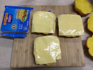 21、南瓜汉堡包,铺上百吉福奶酪片