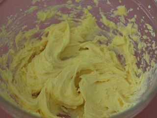 5、低脂健康红茶燕麦饼干,用电动打蛋器低档混合打发一下