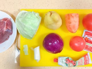 1、必杀技★俄式红菜汤「别名罗宋汤」,准备食材吧!亲爱的们。
