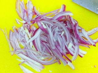 4、必杀技★俄式红菜汤「别名罗宋汤」,洋葱切丝