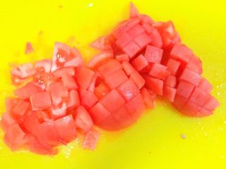 10、必杀技★俄式红菜汤「别名罗宋汤」,扒皮之后,切小丁。