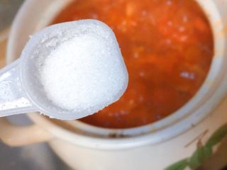 20、必杀技★俄式红菜汤「别名罗宋汤」,再下6毫升左右的糖提味。然后主播中小火,盖上盖子,煮1个半小时以上。直到入味,肉烂,汁浓。