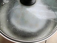 11、鲜虾肠粉,再放进蒸锅中蒸二分钟