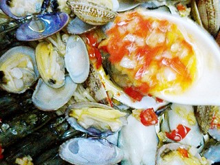 26、烤三鲜拼盘,均匀淋上蒜末油。