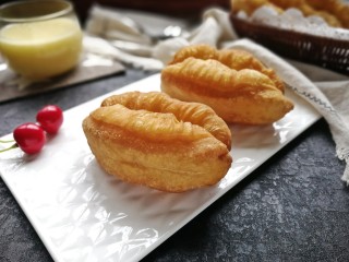 17、自制健康小油条,成品!醇香酥脆,圆胖可爱又好吃哦!