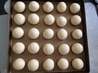 8、小面包(玉米油版),摆入烤盘