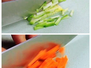 5、蔬菜奶酪米饭煎饼 宝宝辅食，鸡蛋+毛豆+西葫芦+胡萝卜, 西葫芦切丝， 胡萝卜切丝，切丝的好处是能帮助饼不容易散开。