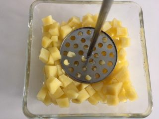 6、减肥版土豆泥,土豆泥熟了压成泥