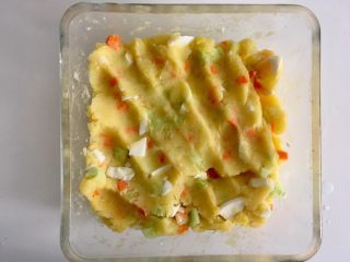 11、减肥版土豆泥,带上一次性手套抓匀，尝尝味道淡了可以再放点盐