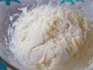 11、超萌胡萝卜小饼干(芝士口味),打发至蓬松顺滑