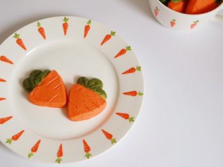 19、超萌胡萝卜小饼干(芝士口味),连盘子也是胡萝卜的~