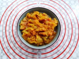 2、万圣节不给糖就捣蛋——南瓜饼干, 南瓜用筷子能轻松的夹断就是蒸熟了，取出来放凉