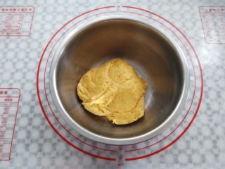 9、万圣节不给糖就捣蛋——南瓜饼干,面团混合到没有明显干粉