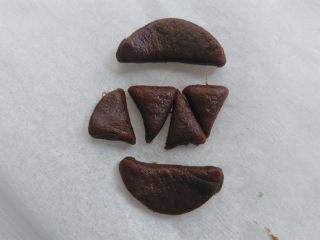 17、万圣节不给糖就捣蛋——南瓜饼干,中间长条切成三角形做眼睛