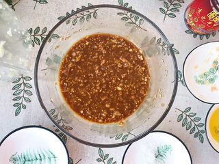 11、大力水手的最爱-炝拌菠菜,搅拌均匀一道浓郁的花生酱汁就做好啦