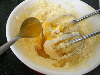 6、蔓越莓曲奇饼干,打匀后再加第二次