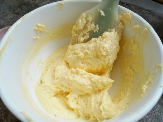 8、蔓越莓曲奇饼干,完成后用铲子刮干净